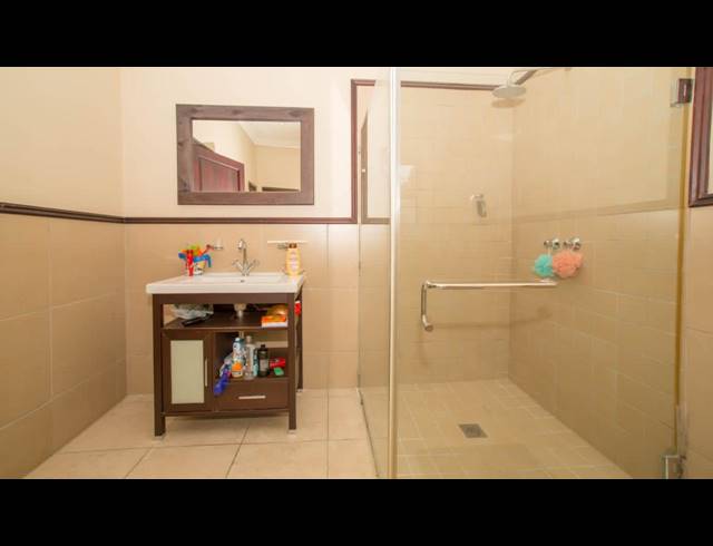 5 BEDROOM FREEHOLD FOR SALE IN LA LUCIA